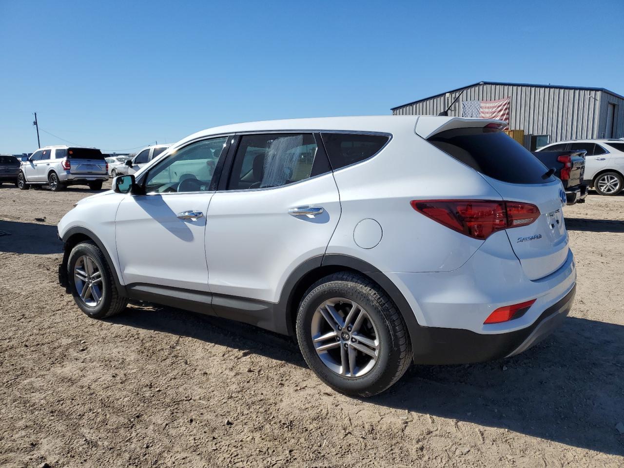 5NMZT3LB5JH058670 2018 HYUNDAI SANTA FE - Image 2