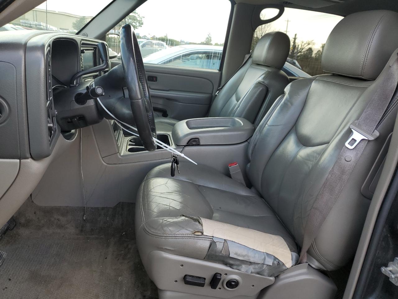 2005 Chevrolet Suburban - Image 7