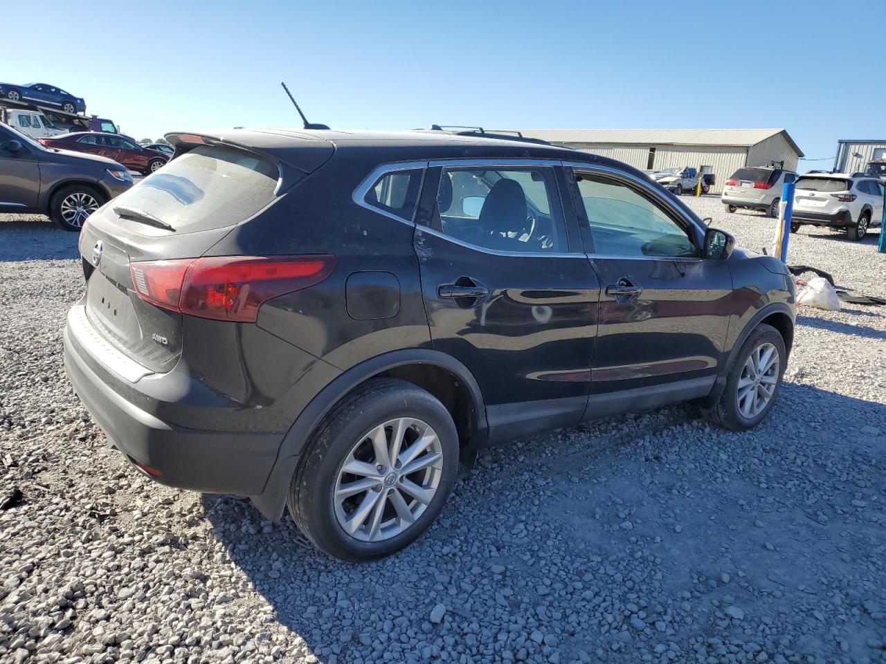 2017 Nissan Rogue - Image 3