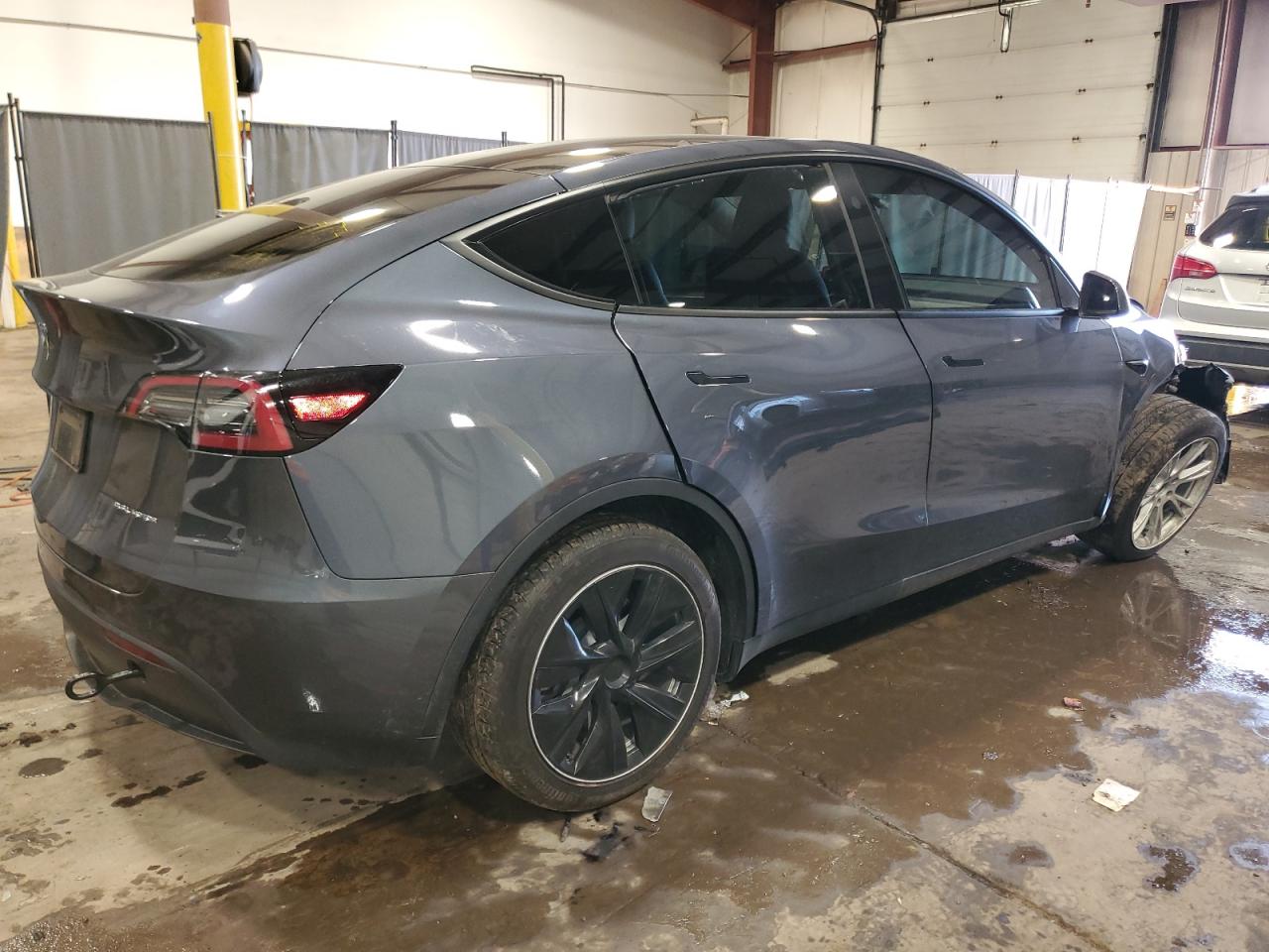 VIN 7SAYGAEE3PF794726 2023 TESLA MODEL Y no.3