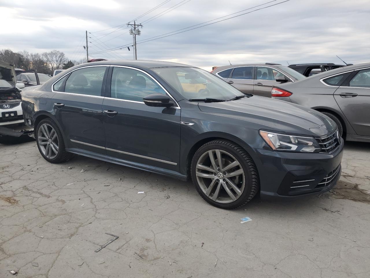 2017 Volkswagen Passat - Image 4