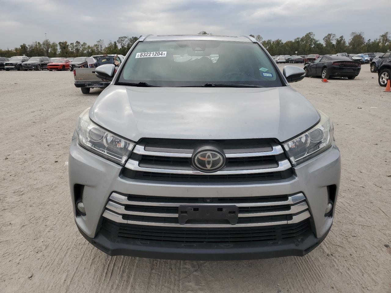 2017 Toyota Highlander - Image 5