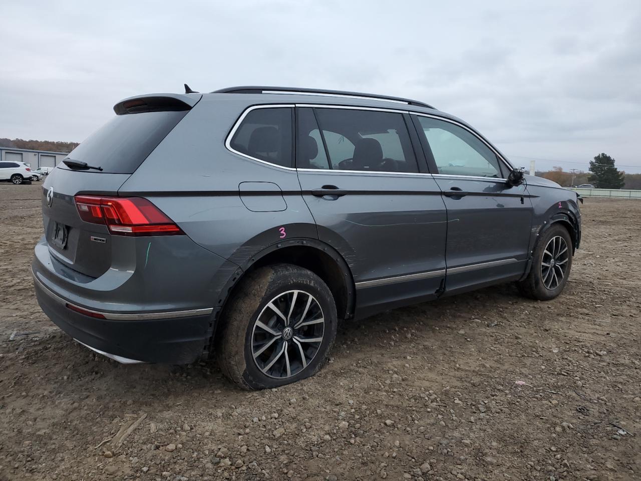 2021 Volkswagen Tiguan - Image 3