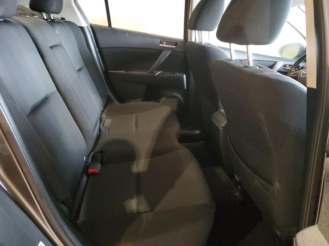 2010 Mazda 3 - Image 10