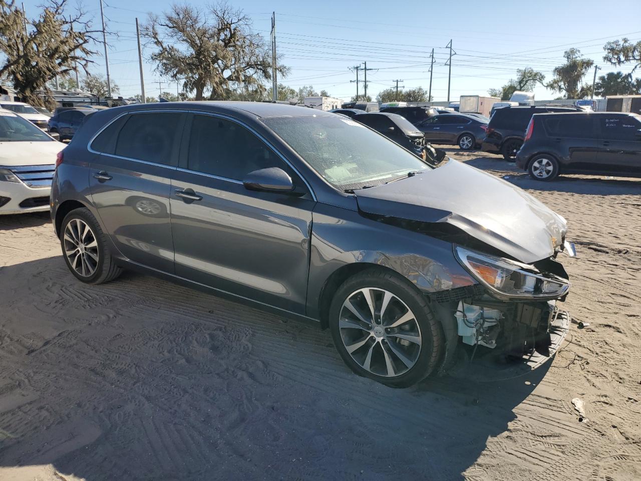 2018 Hyundai Elantra - Image 4
