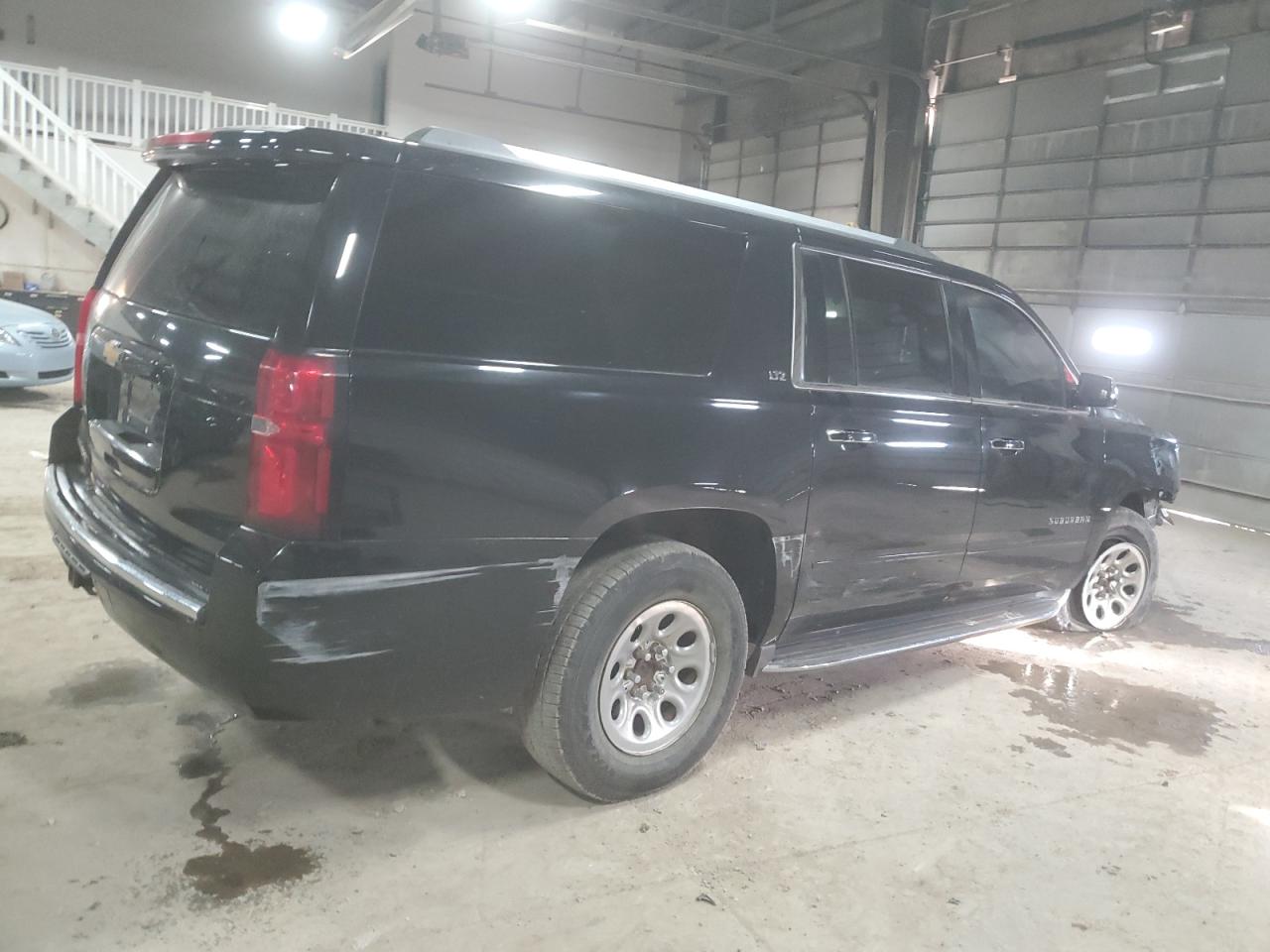 VIN 1GNSKJKC6GR107860 2016 CHEVROLET SUBURBAN no.3