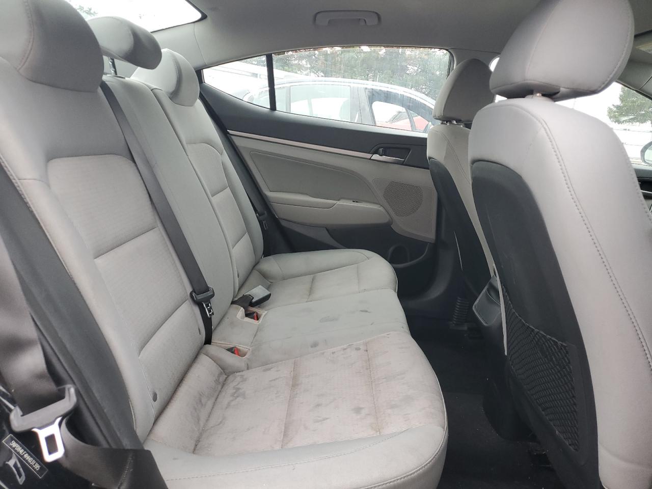 2017 Hyundai Elantra - Image 11