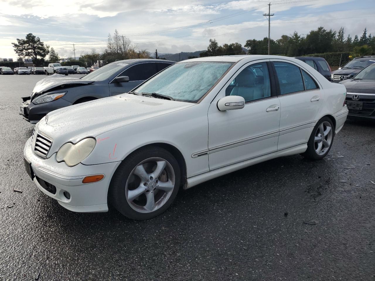 2005 Mercedes-Benz C 230K Sport Sedan للبيع في San Martin، CA - Rear End