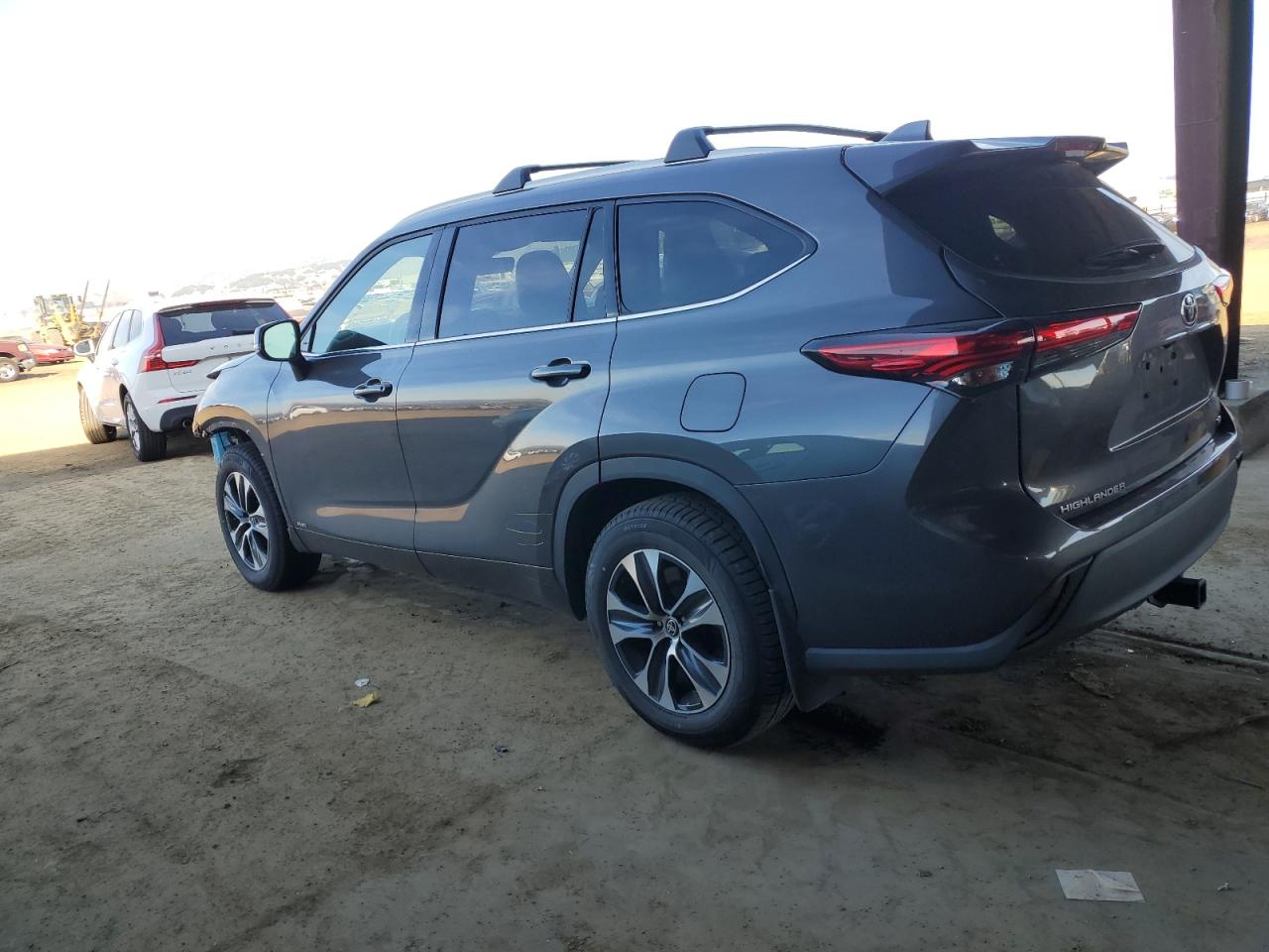 2022 Toyota Highlander - Image 2