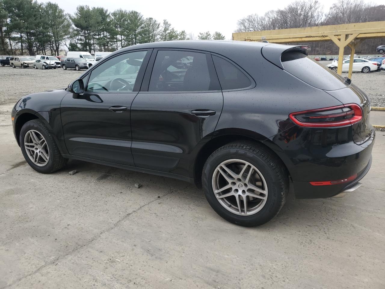 VIN WP1AA2A54JLB18414 2018 PORSCHE MACAN no.2