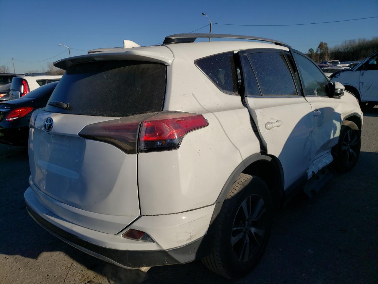 VIN 2T3RFREV5JW705470 2018 TOYOTA RAV4 no.3