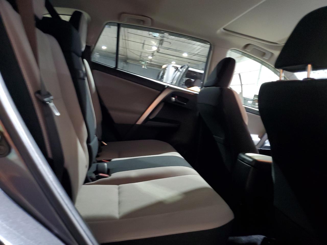 2018 Toyota RAV 4 - Image 11
