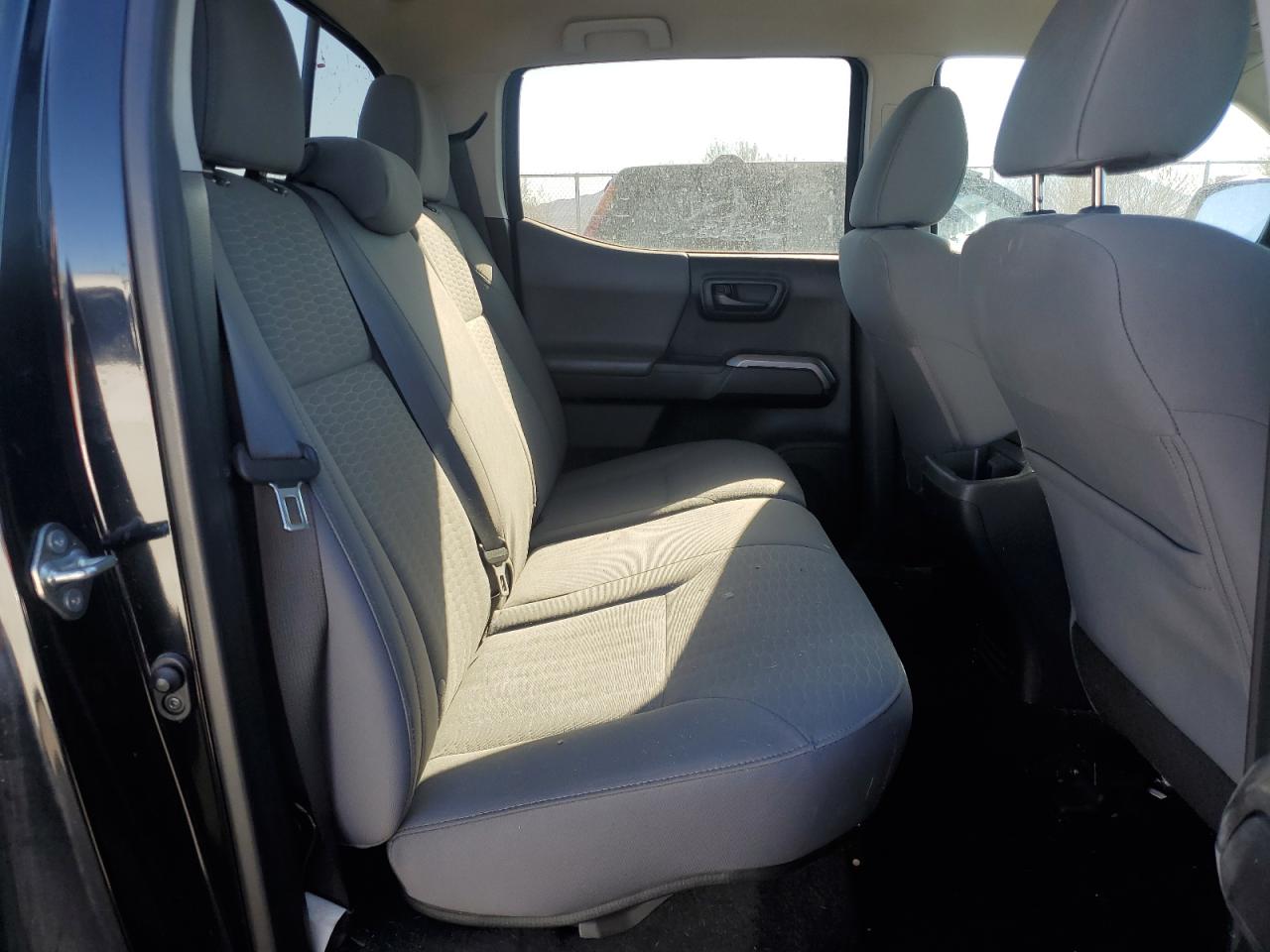 2019 Toyota Tacoma - Image 10