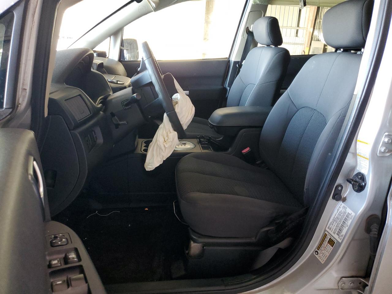 2007 Mitsubishi Endeavor - Image 7