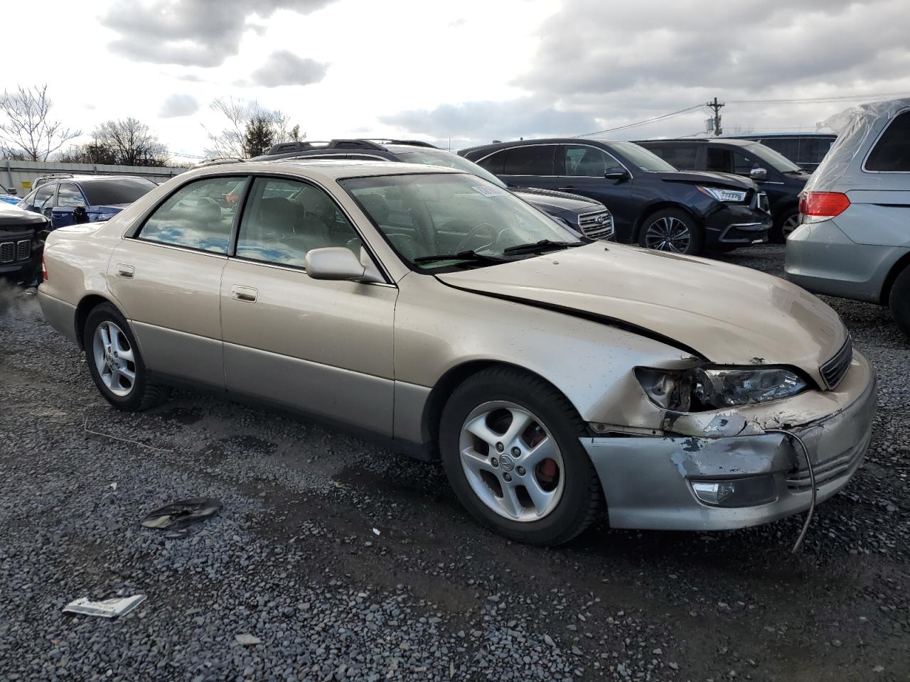 2000 Lexus ES - Image 4