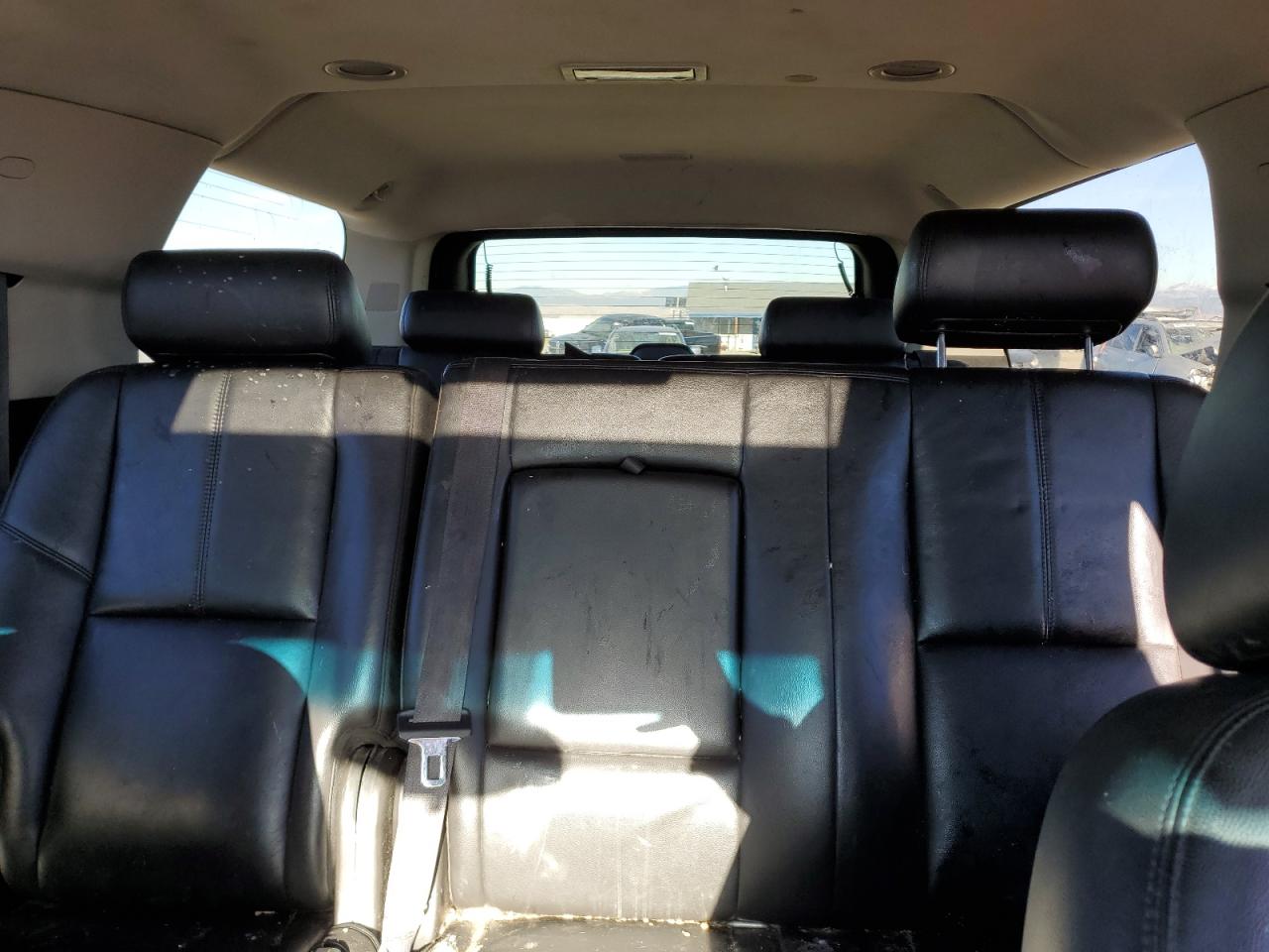 2010 Chevrolet Suburban - Image 10