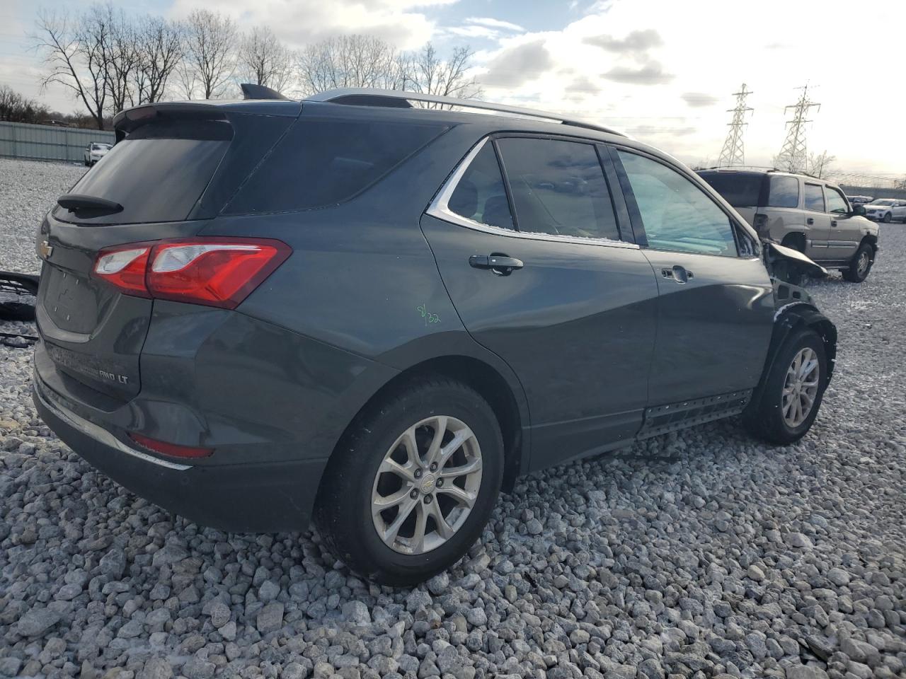 VIN 3GNAXUEV2KL274874 2019 CHEVROLET EQUINOX no.3