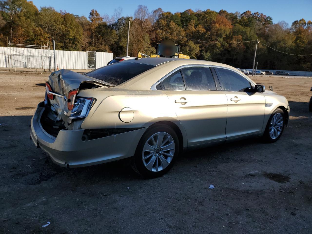2010 Ford Taurus - Image 3