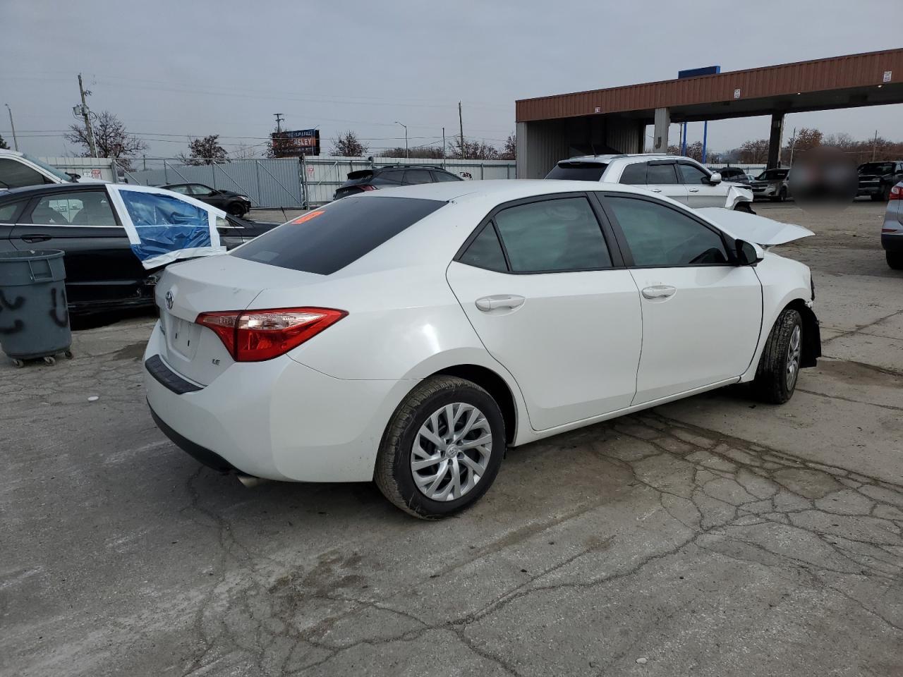 VIN 5YFBURHE7JP776733 2018 TOYOTA COROLLA no.3