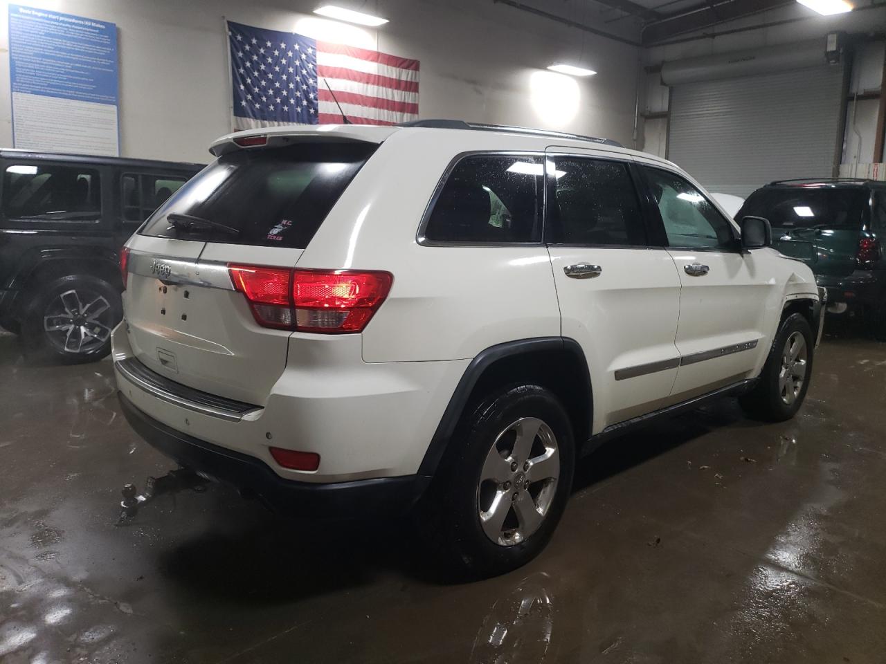 2011 Jeep Grand Cherokee - Image 3