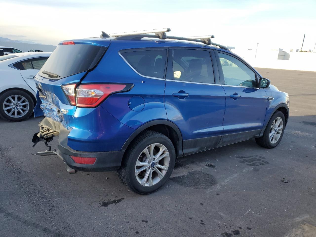 VIN 1FMCU9GD1JUA47140 2018 FORD ESCAPE no.3