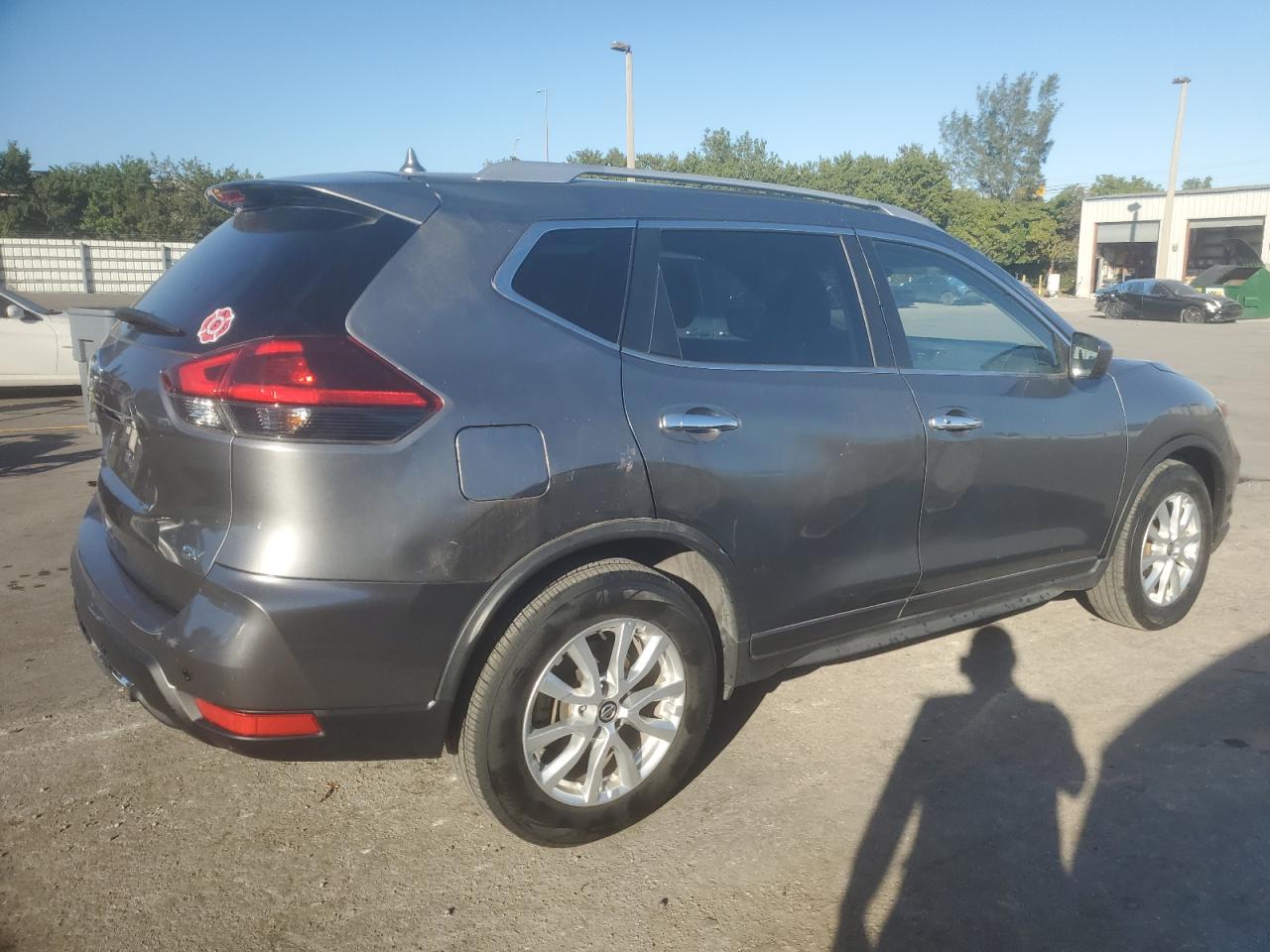 2020 Nissan Rogue - Image 3
