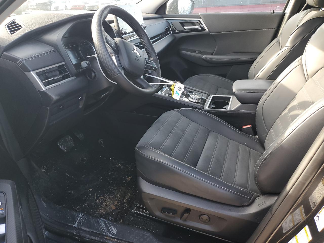 2024 Mitsubishi Outlander - Image 7