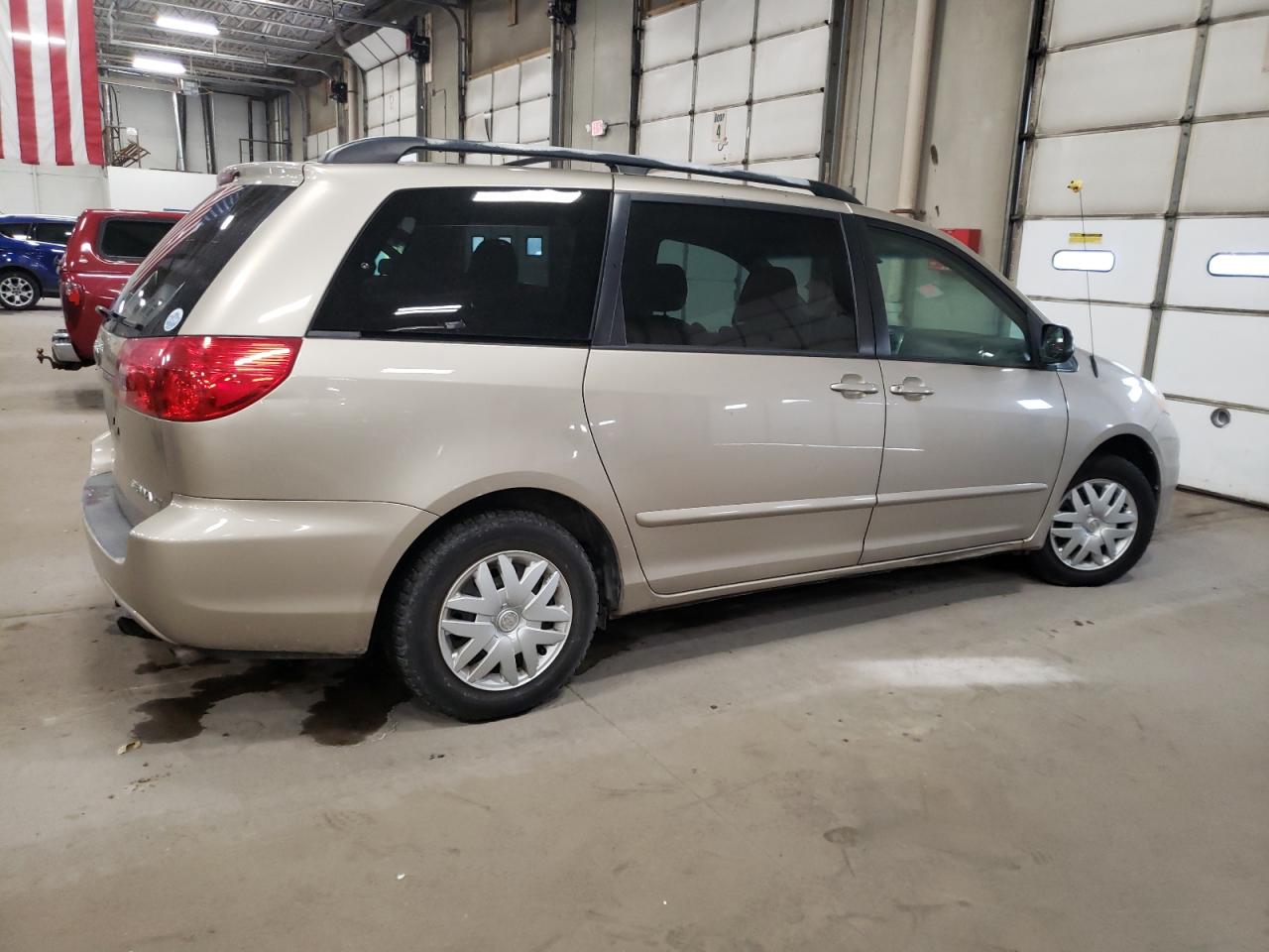 2009 Toyota Sienna - Image 3