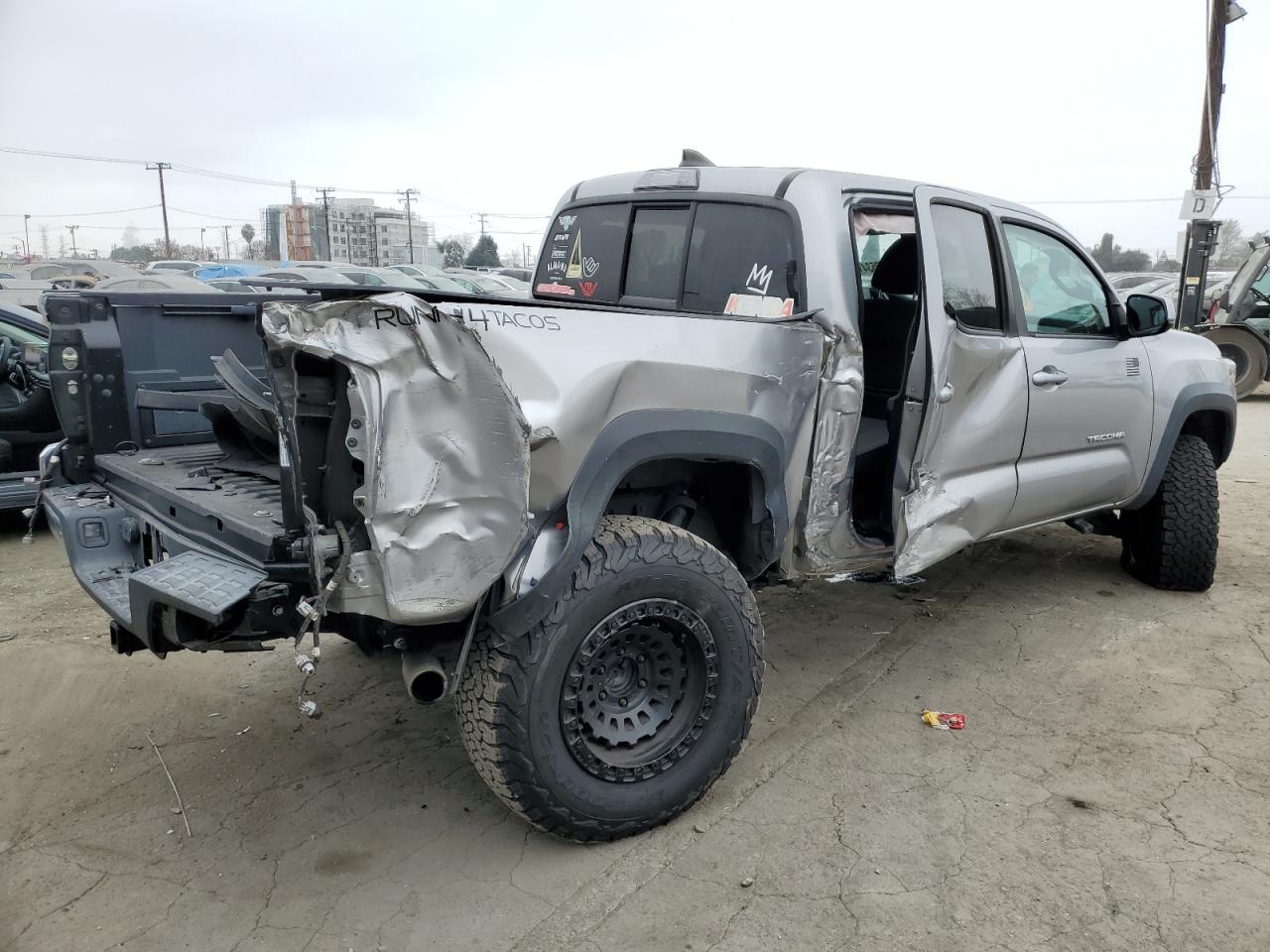 2016 Toyota Tacoma - Image 3