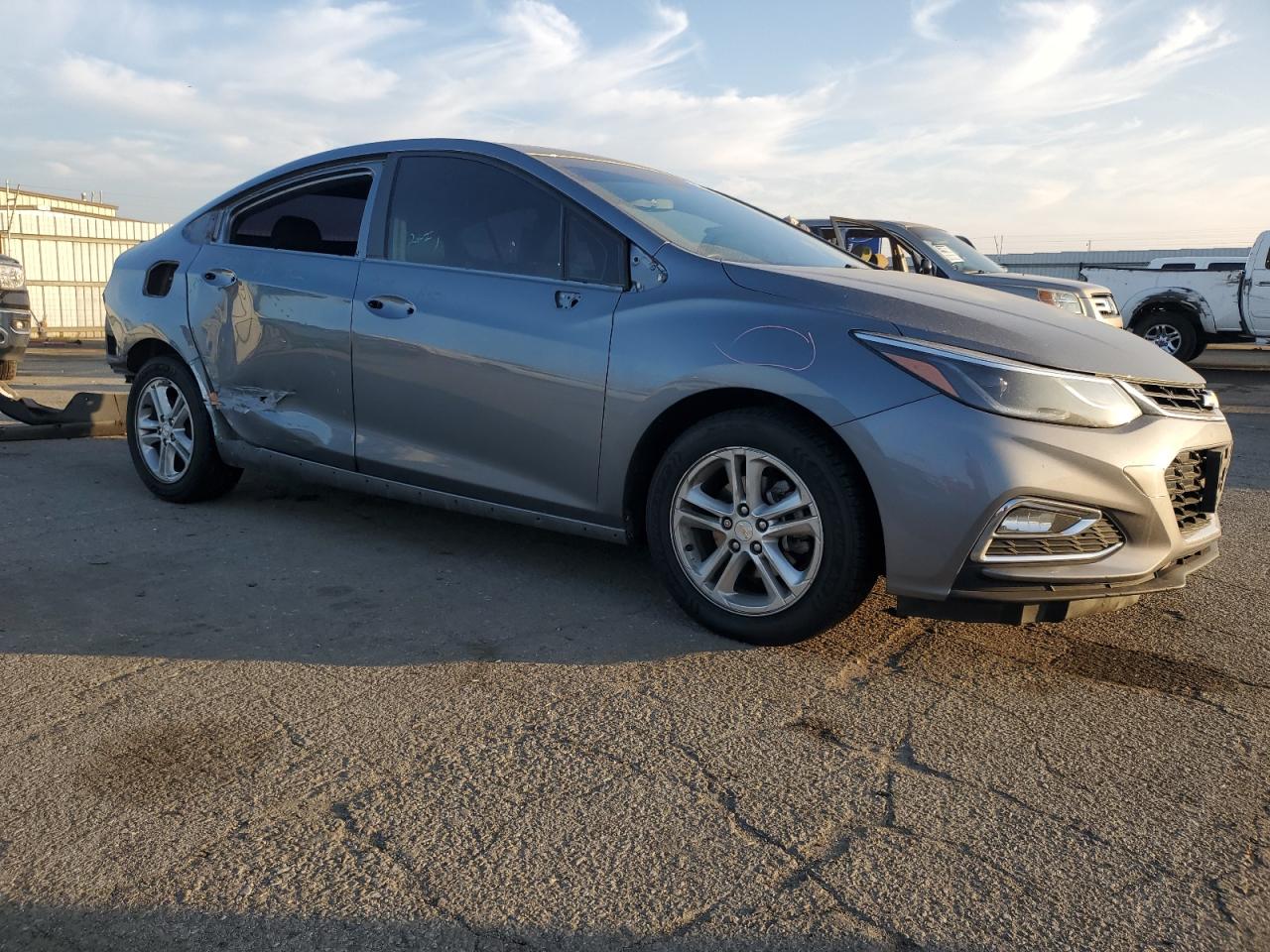 VIN 1G1BE5SM2J7241356 2018 CHEVROLET CRUZE no.4