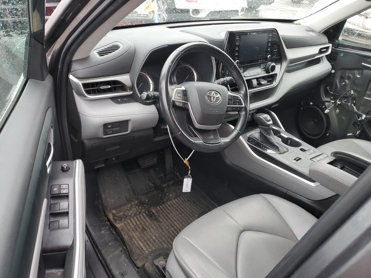 2022 Toyota Highlander - Image 8