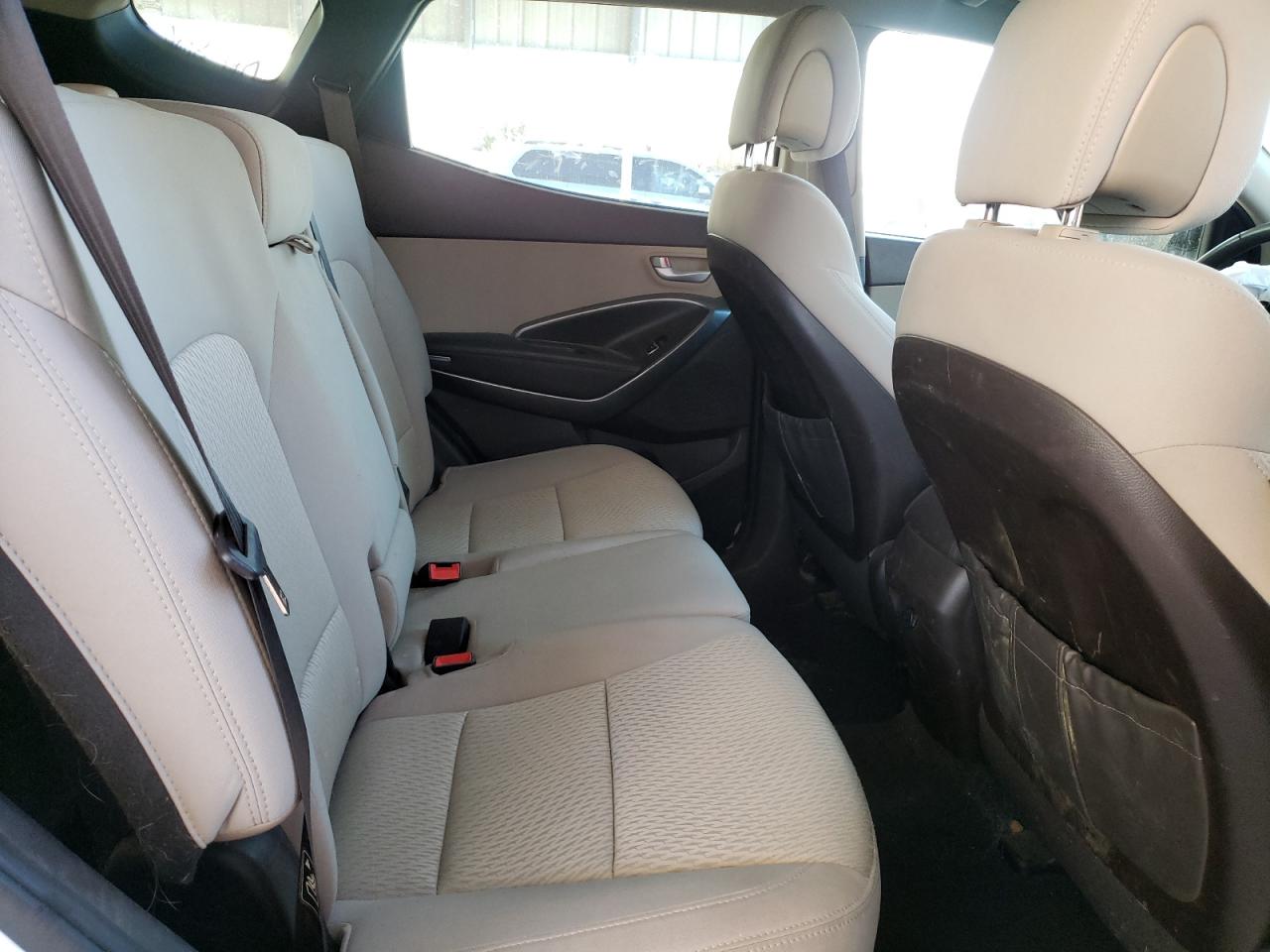2018 Hyundai Santa Fe - Image 11