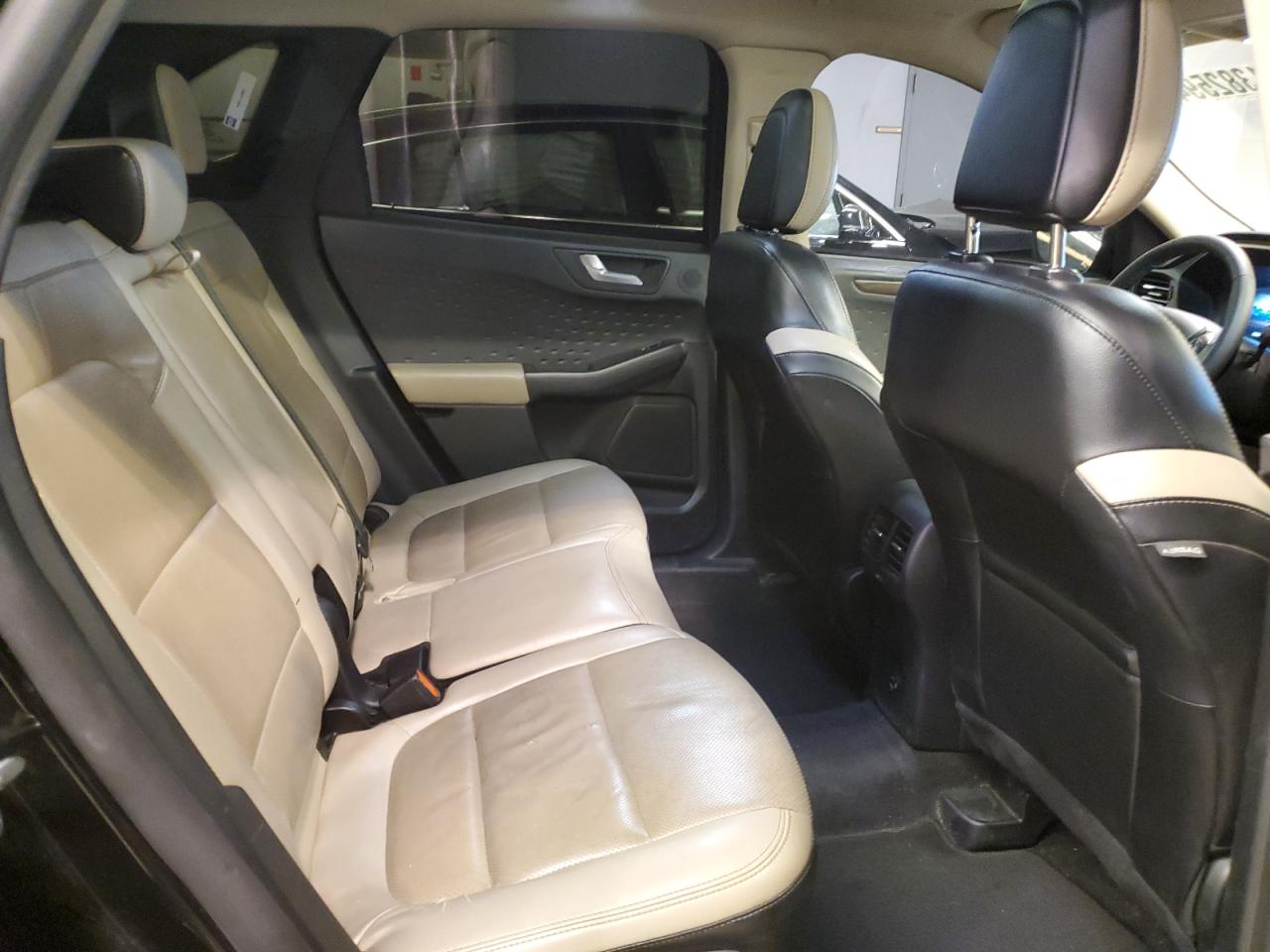 2020 Ford Escape - Image 11