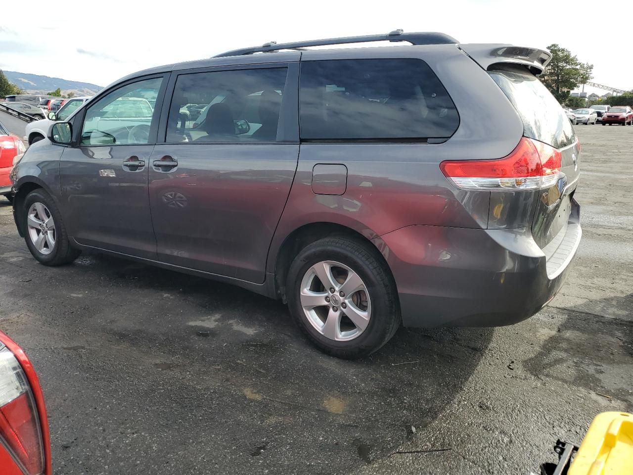 2014 Toyota Sienna - Image 2