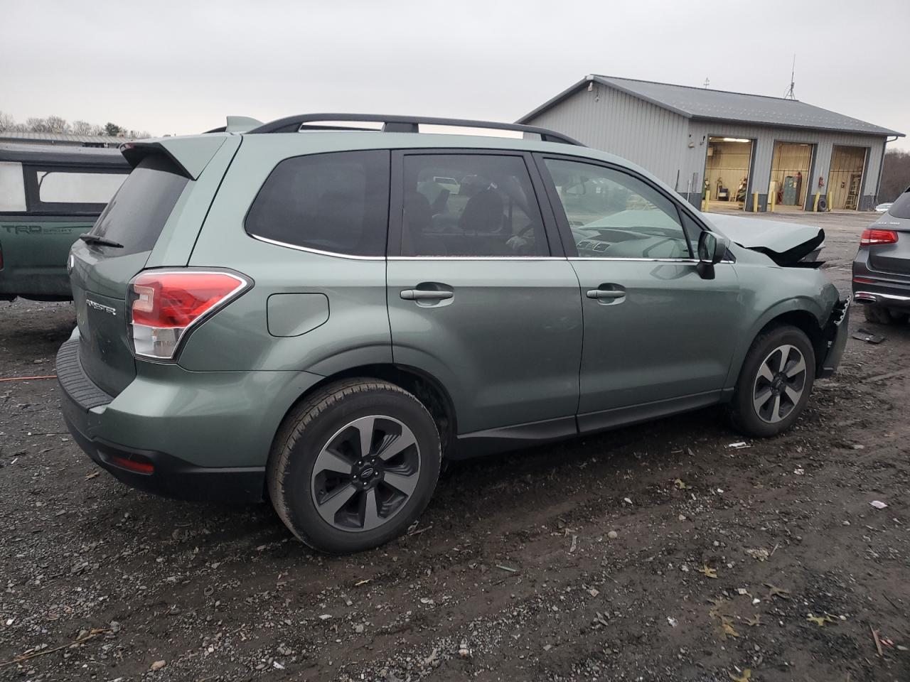 VIN JF2SJAJC4JH449173 2018 SUBARU FORESTER no.3