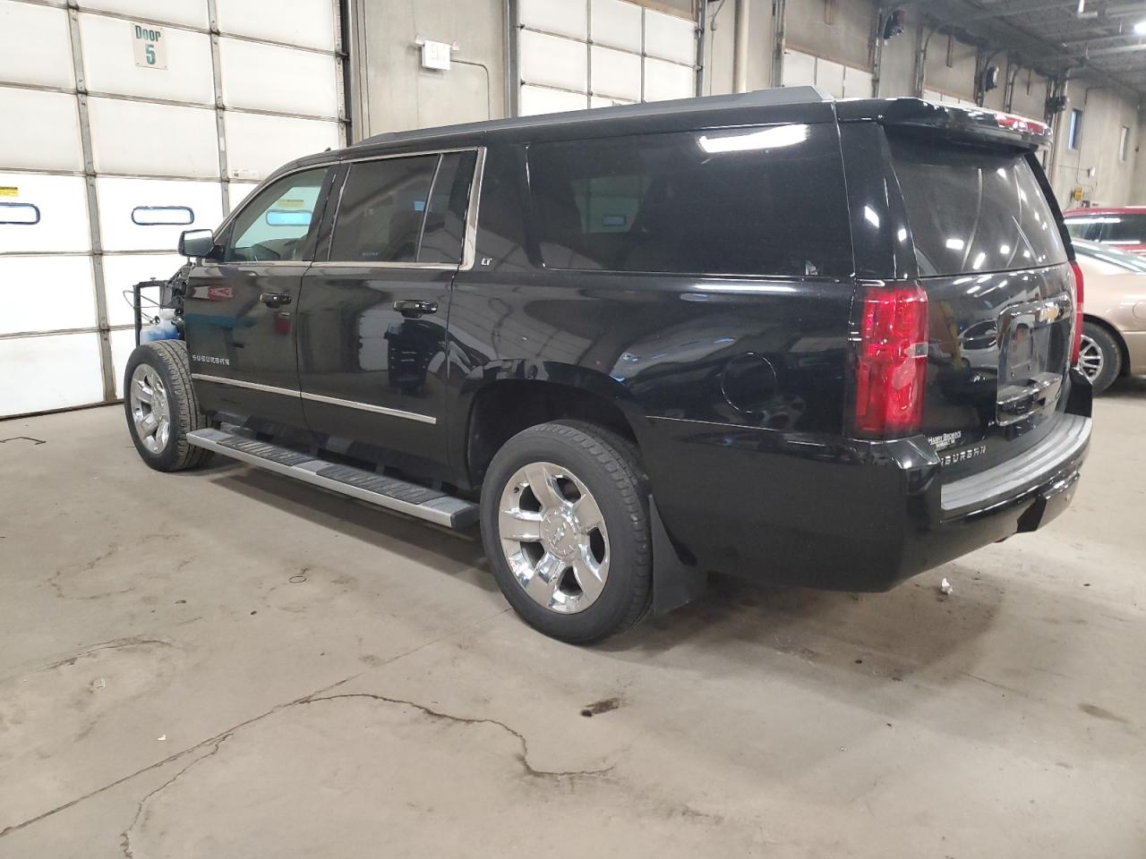 1GNSKHKC2JR130715 2018 CHEVROLET SUBURBAN - Image 2