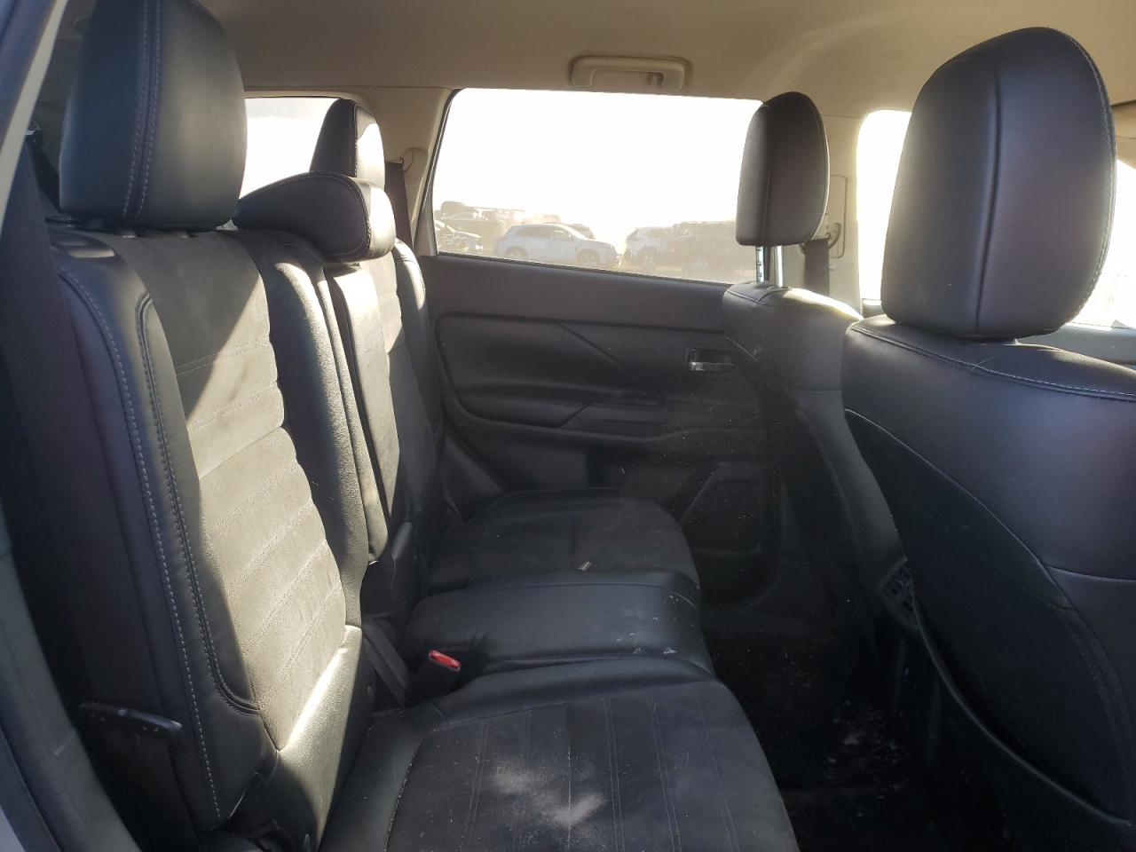 2019 Mitsubishi Outlander - Image 11