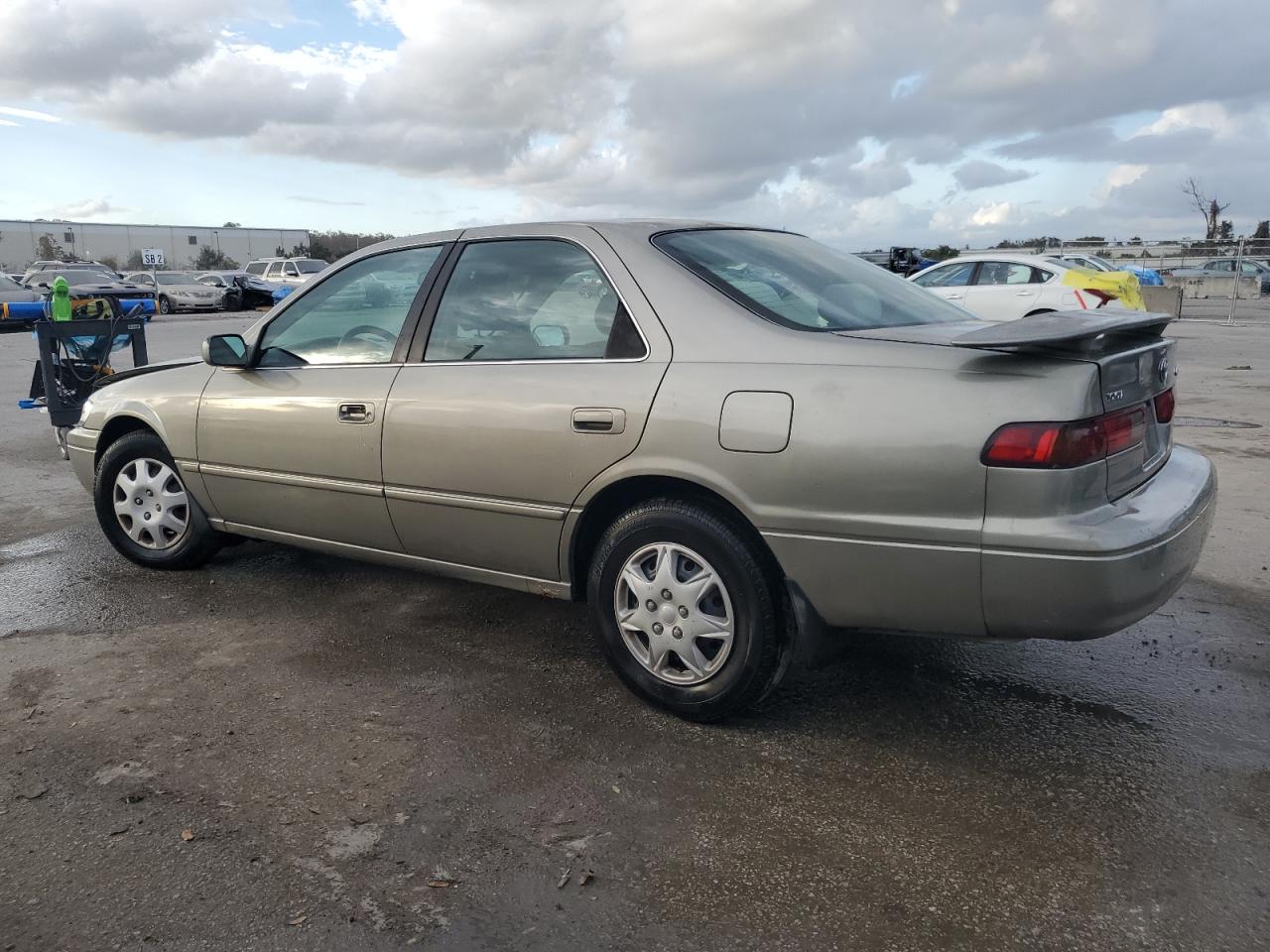 1999 Toyota Camry - Image 2