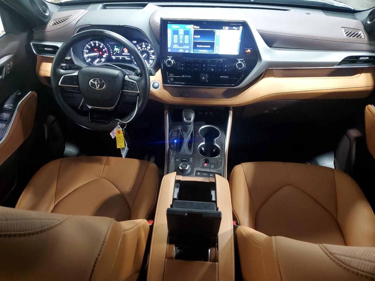 2020 Toyota Highlander - Image 8
