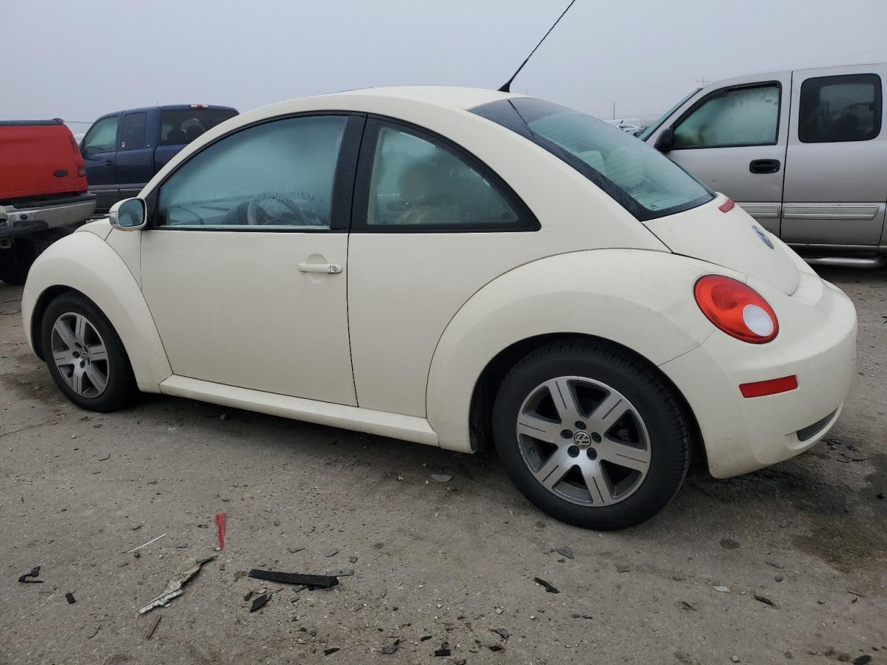 2006 Volkswagen Beetle - Image 2