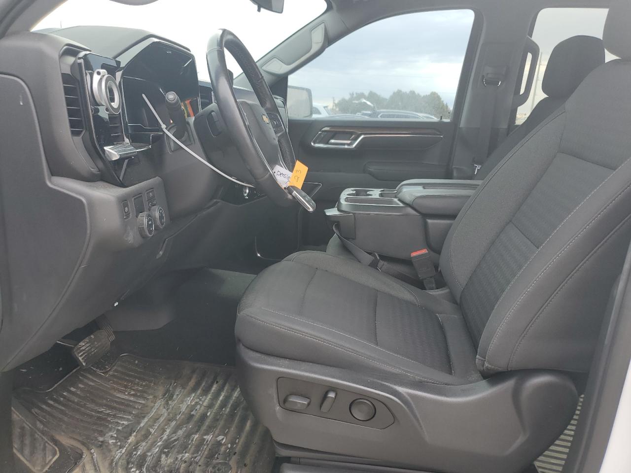 2022 Chevrolet Silverado - Image 7