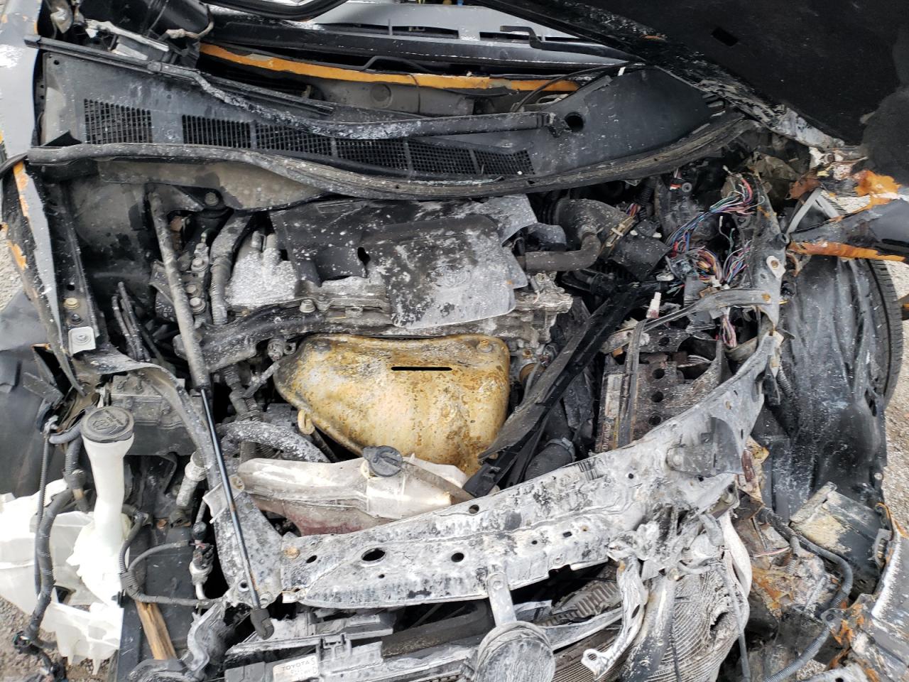 2014 Toyota Camry - Image 12