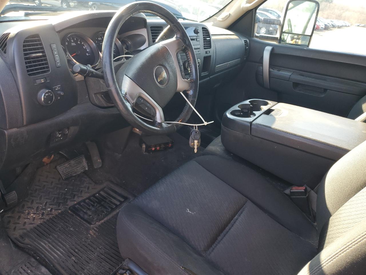 2010 Chevrolet Silverado - Image 8