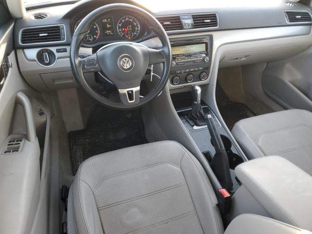 Седани VOLKSWAGEN PASSAT 2014 Сріблястий