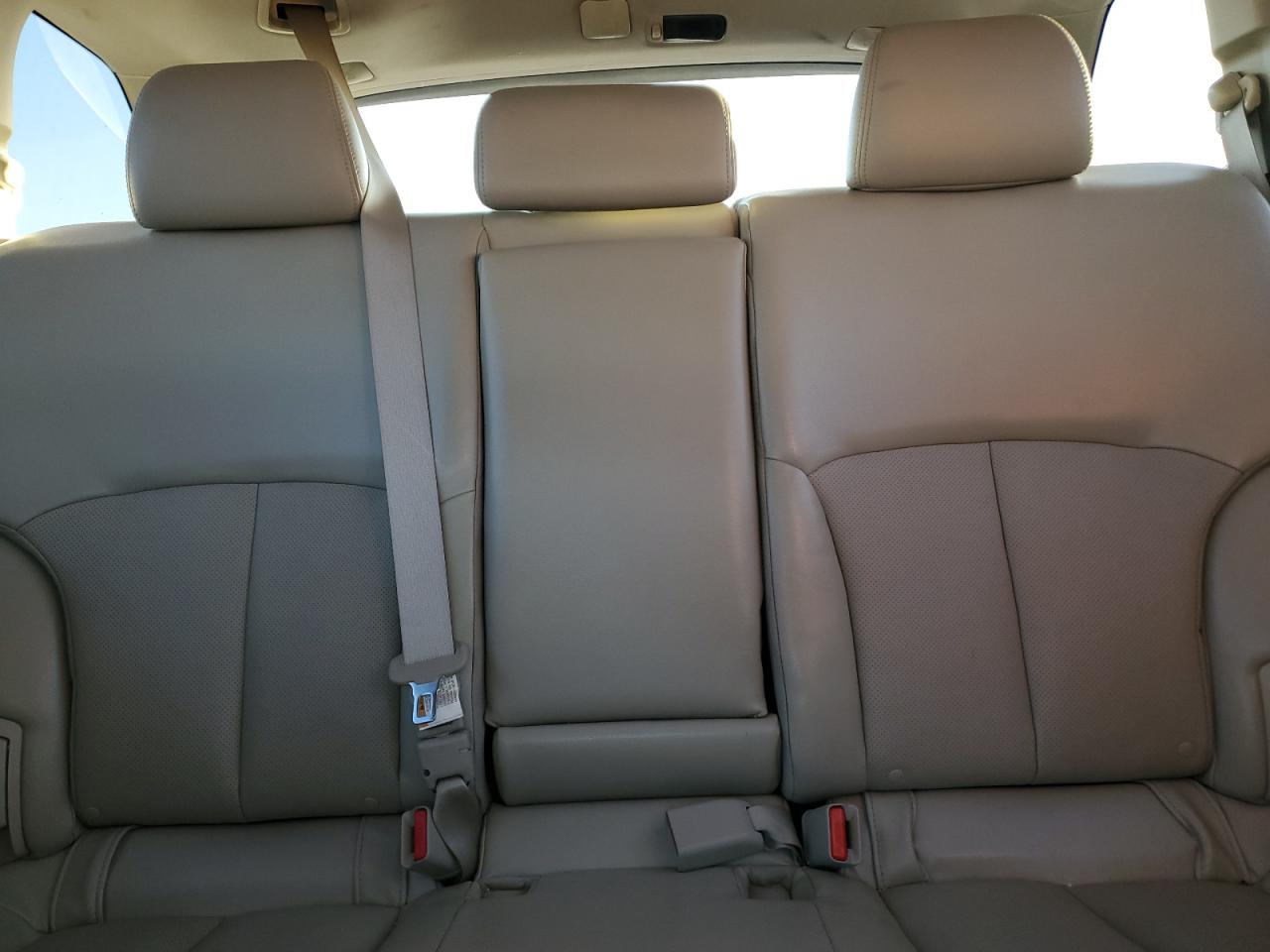 2010 Subaru Outback - Image 10