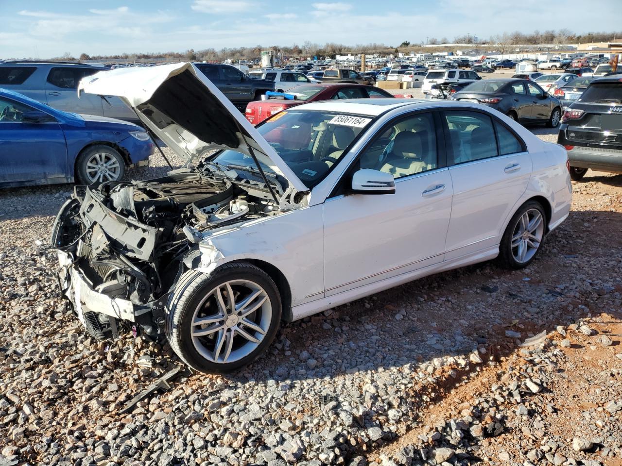 VIN WDDGF4HB6EA965737 2014 MERCEDES-BENZ C-CLASS no.1