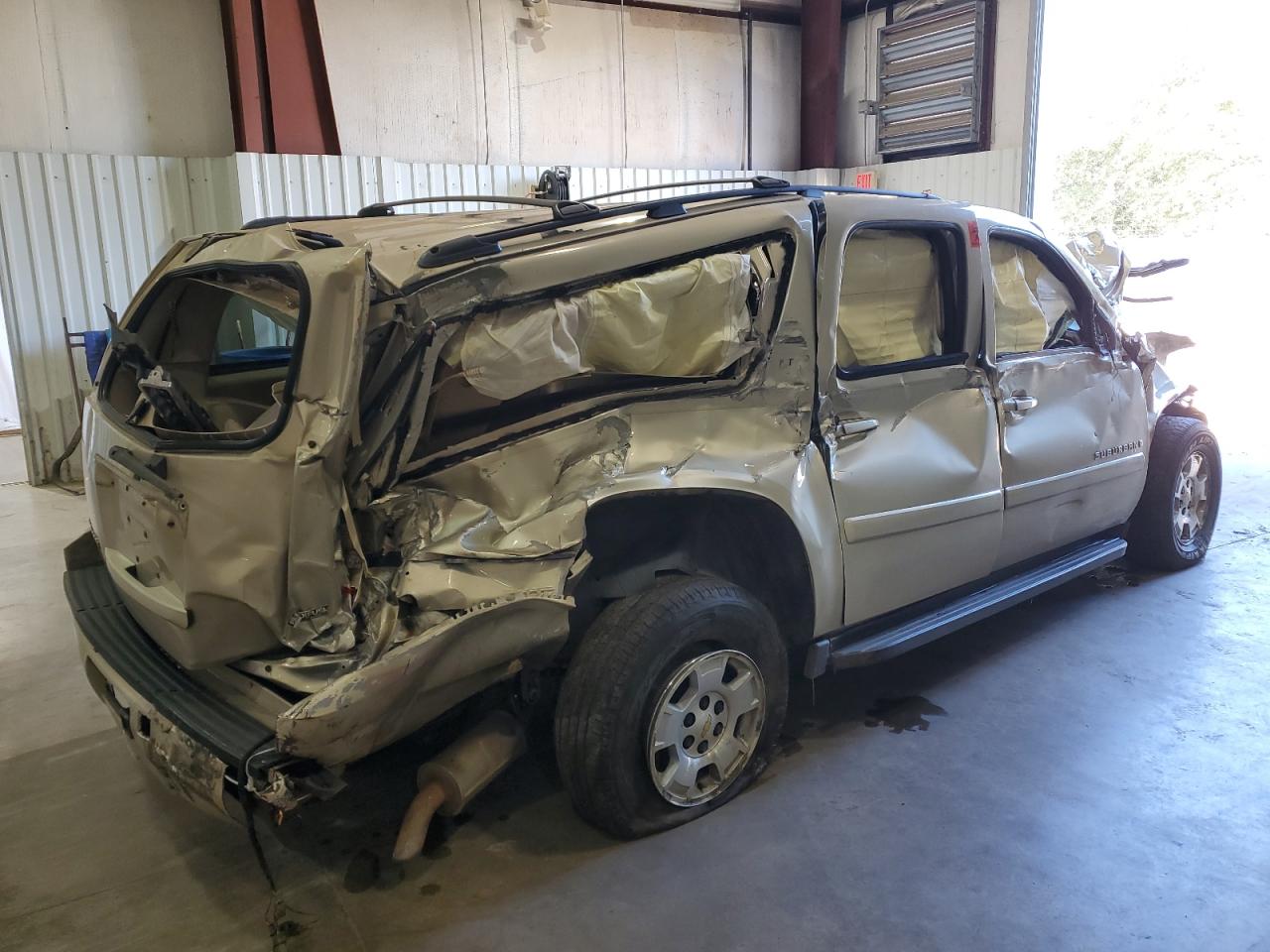 2008 Chevrolet Suburban - Image 3