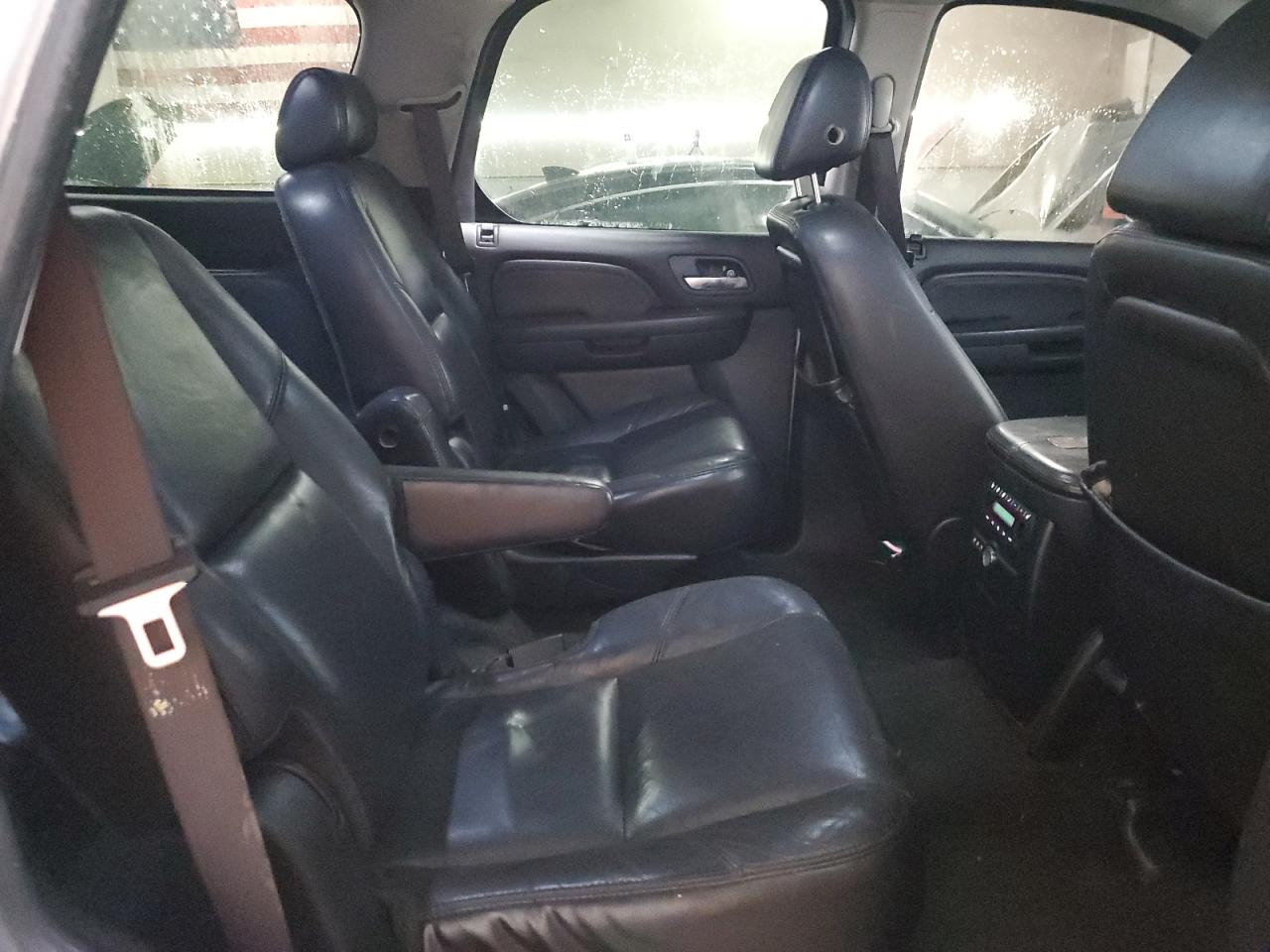 2007 Cadillac Escalade - Image 11