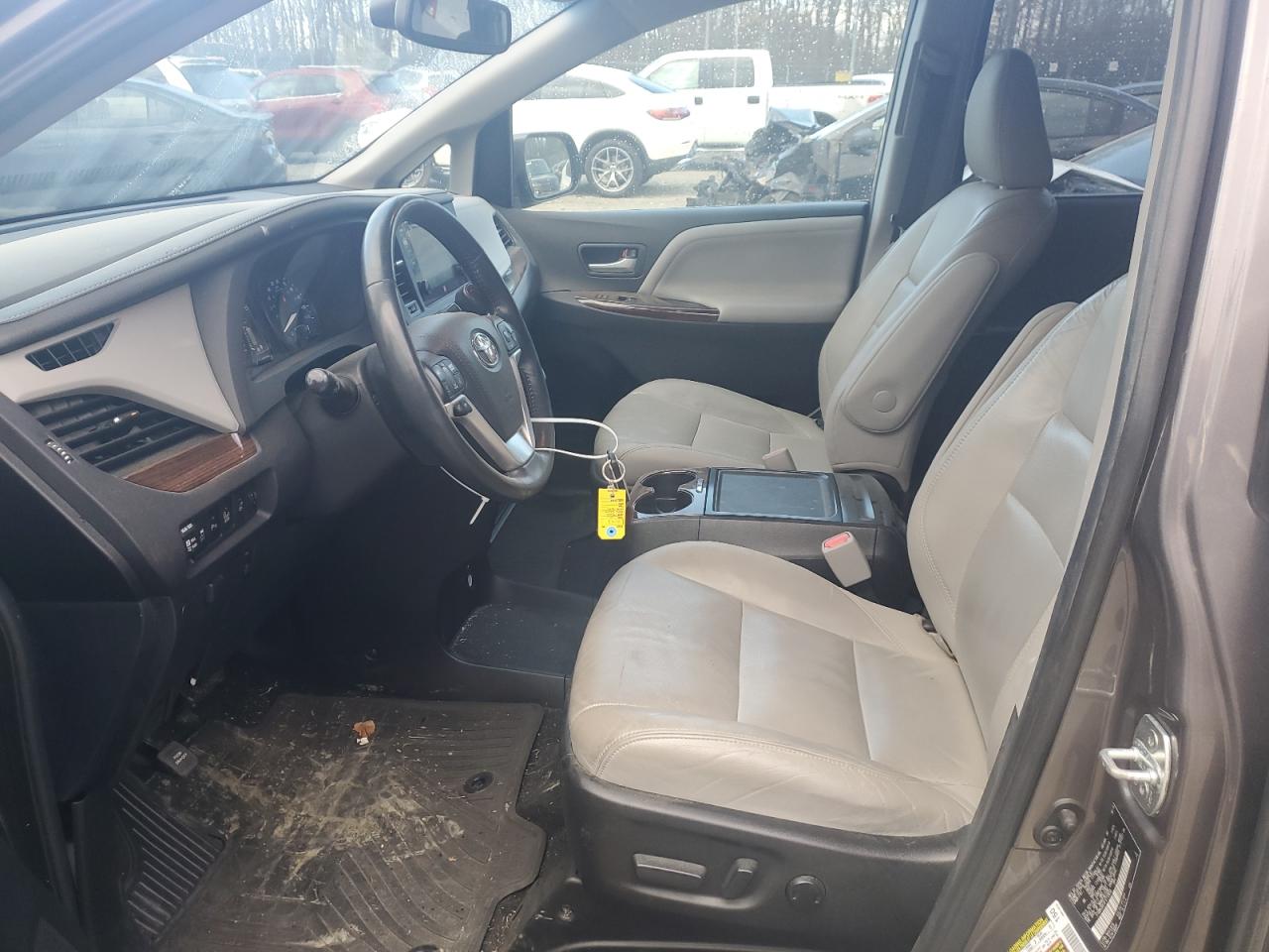 2015 Toyota Sienna - Image 7