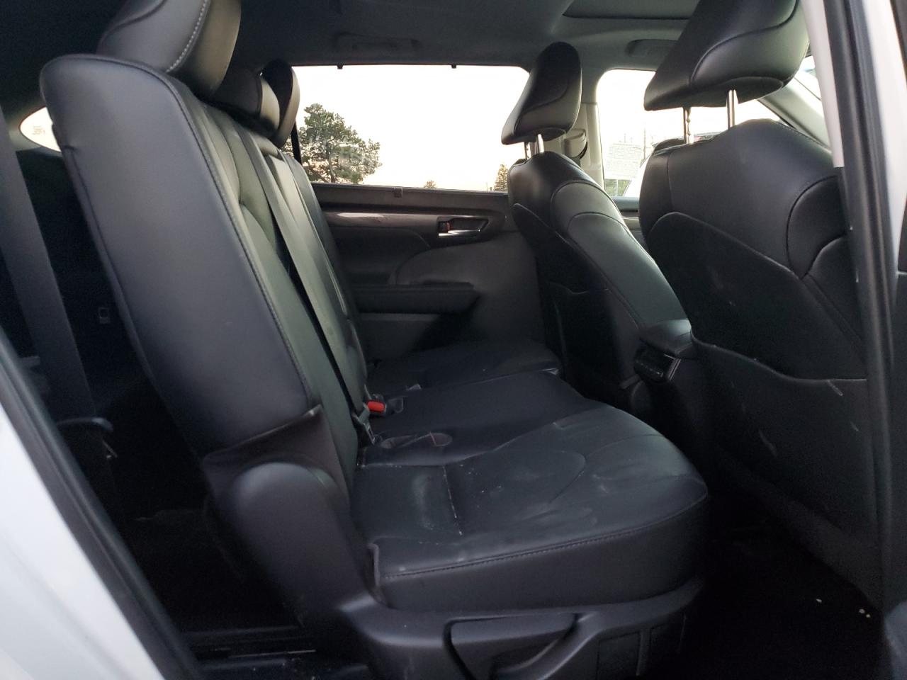 2022 Toyota Highlander - Image 11